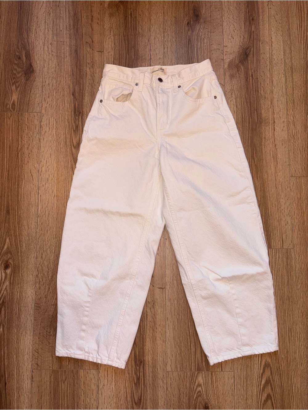 Universal Thread High Rise Easy Barrel Jeans size 4 in White